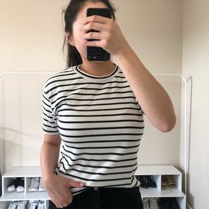🖤SOLD ON MERC🖤Black and white striped tee